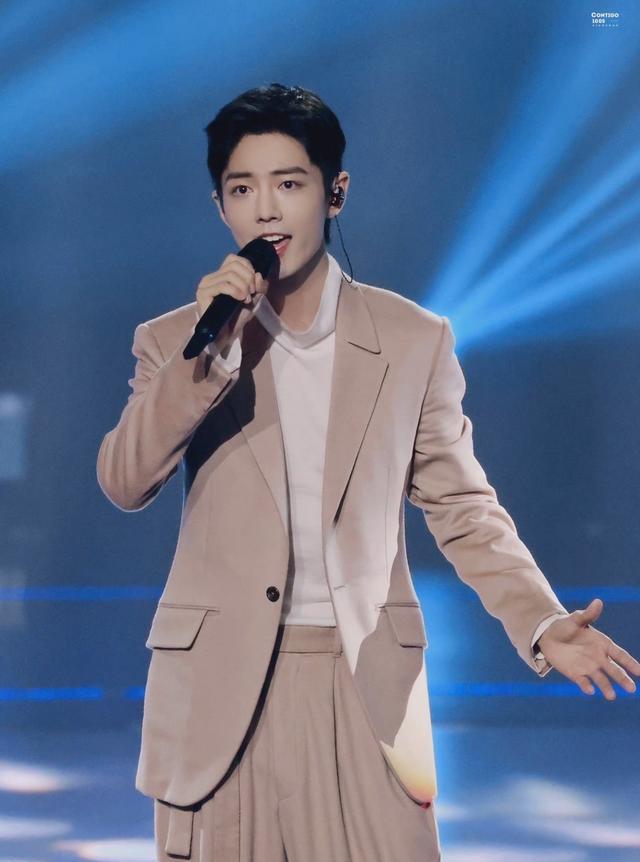 肖战|肖战工作室大手笔，发布多组写真，粉丝表示收获了太多的惊喜！