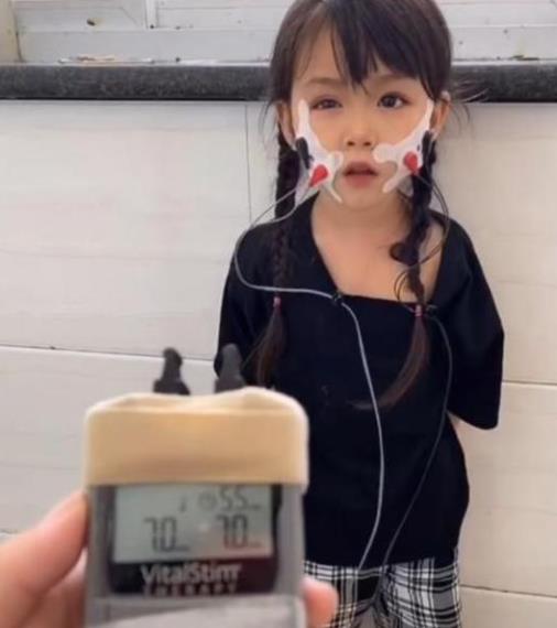 女孩|“无声天使”蓝妮妮，拥有盛世容颜却患罕见病，父亲却总惹哭她？