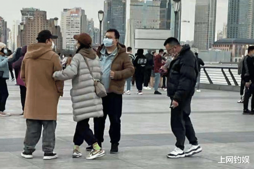 黄渤|黄渤晒照亲自辟谣出轨,他录制综艺节目报酬高达5000万