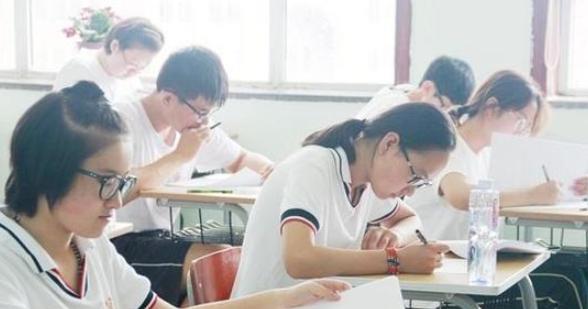 考试|“金字塔”字体风靡初中校园，个性十足又可爱，老师：小心会扣分