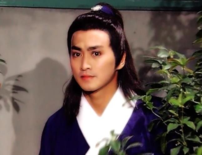 郭麒麟|“展昭”的最帅版本，事业巅峰退圈经商，今60岁在工地开挖掘机