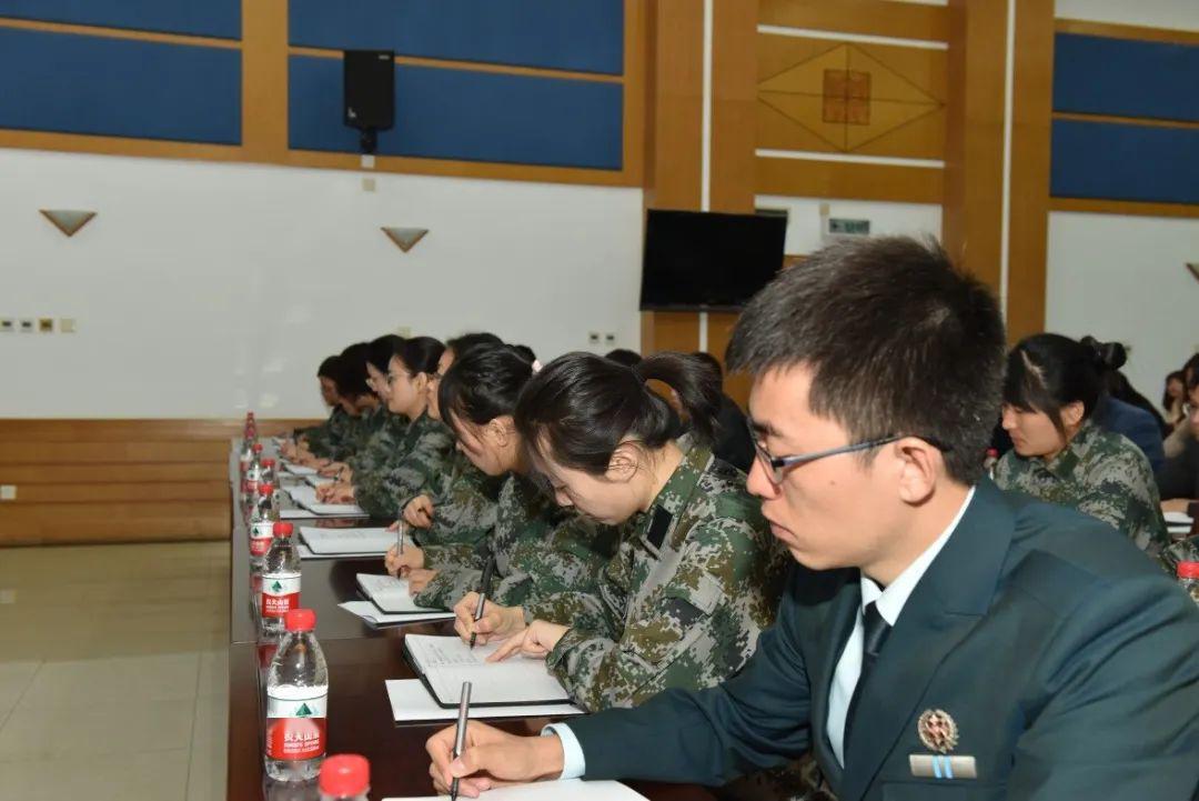 医生|新“铁饭碗”职业出炉，公务员连前三都没排上，榜首实至名归