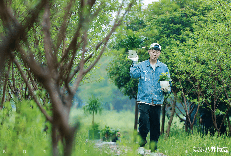 张艺兴|《向往5》导演担心请不到的嘉宾，却被张艺兴几句微信给轻松搞定