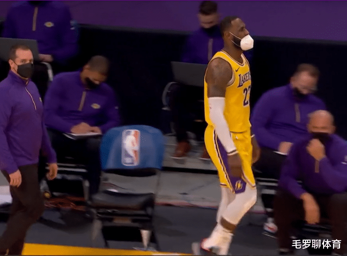 湖人队|湖人25分空前惨败！詹皇19+4+4纪录没了，一数据全场垫底太尴尬
