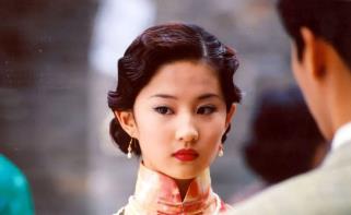 胡歌|《仙剑》16年，月如嫁富豪，紫萱开启傻白甜，他却毁容无缘主角