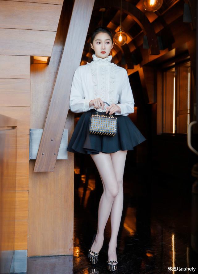 央视|杨幂脚踝17.2cm，李沁脚踝19.5cm，这么细的脚踝是真实存在的吗？