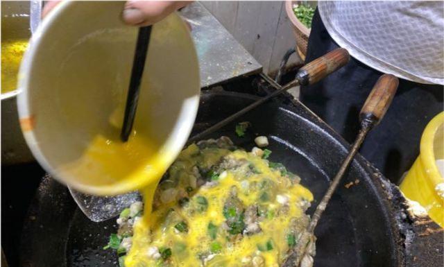 寸步不离的感觉 厦门最好吃的海蛎煎，藏在小巷深处39年，30元1份客人络绎不绝