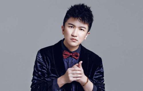 张翰|张翰两次被女孩子们邀请泡温泉，他的决定是我预期中的！