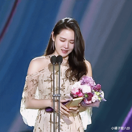 孙艺珍|爱过同一个男人的刘亦菲孙艺珍撞衫了，凭借剪裙子提升气质的她赢了