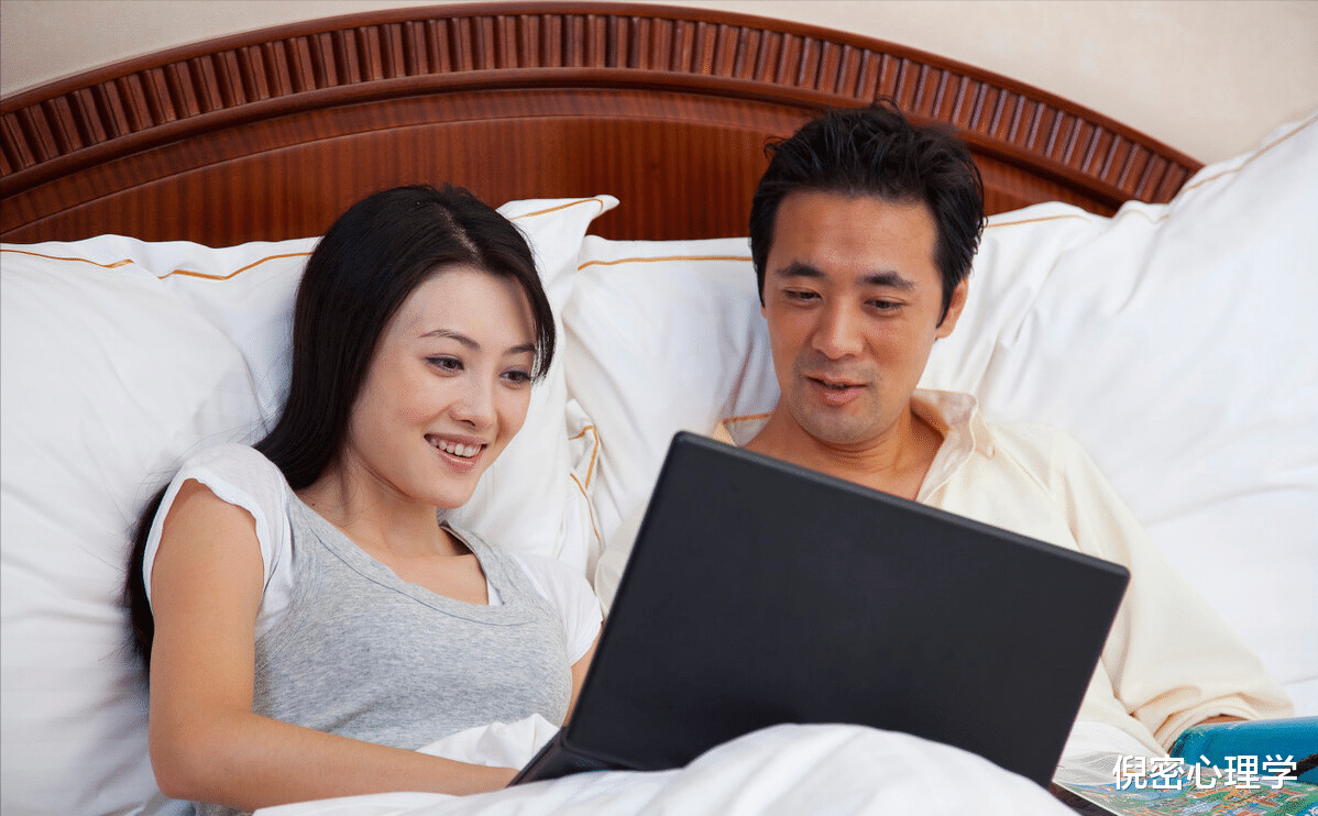 凤凰男 凤凰男宴请全村人，放话：大家放开肚皮吃，我有钱，结果变成笑柄