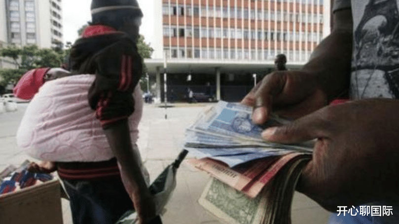 鸡蛋 穷得“只剩下钱”的国家?坐1次公交要3万亿,买颗鸡蛋要几十万亿