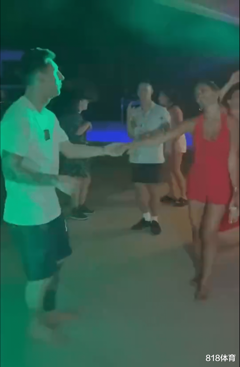 梅西|南美舞王! 梅西豪宅办圣诞派对, 安妞劲舞魅力四射, 梅老板老年迪斯科
