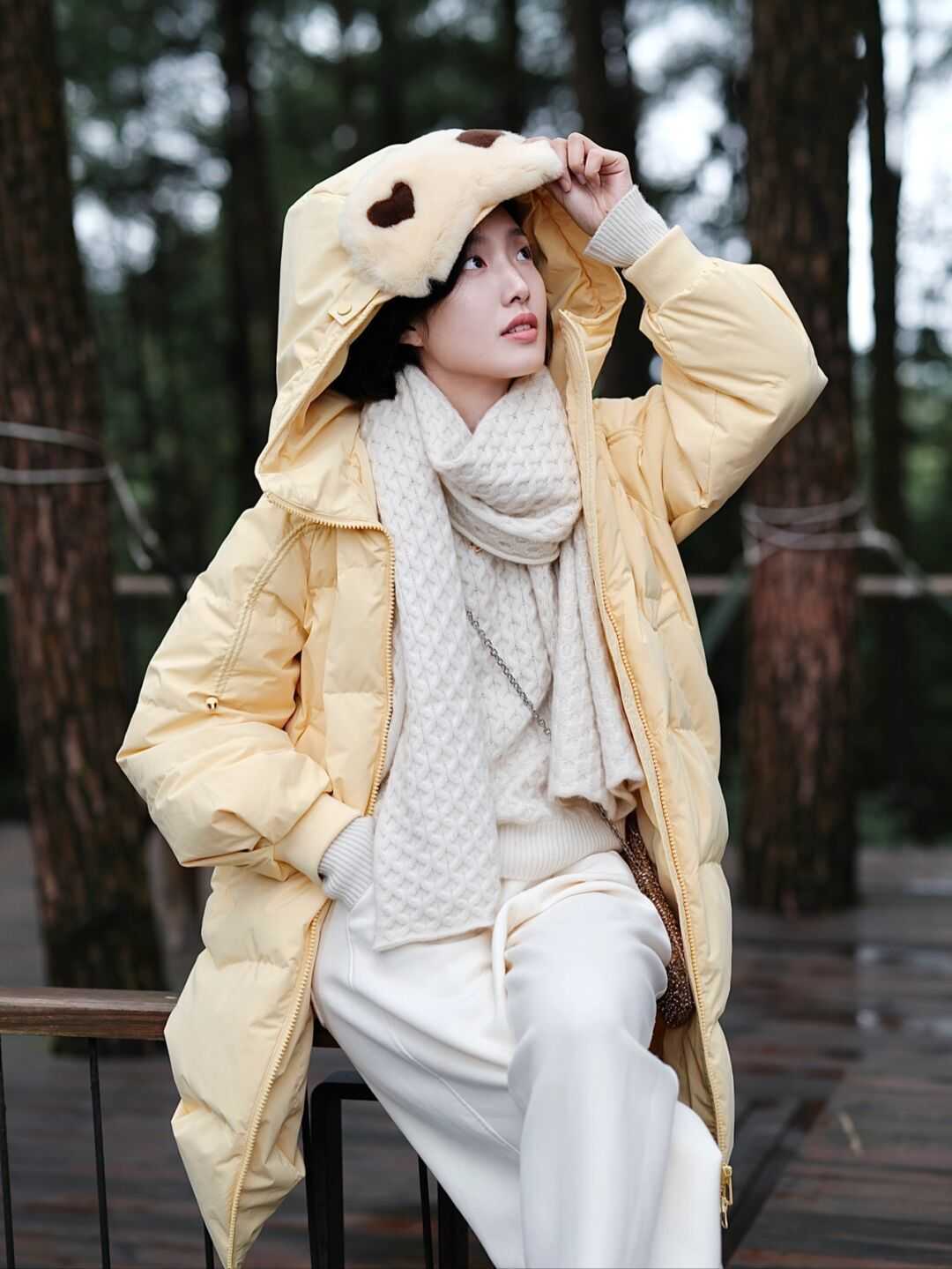 何有强 天穿衣一定要“保暖至上”，用牛仔裤搭这三件上衣，保暖又优雅