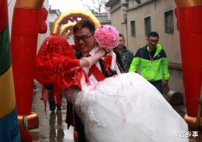 民警 男多女少触发了许多问题，农村这三个现象每个村都出现，你怎么看