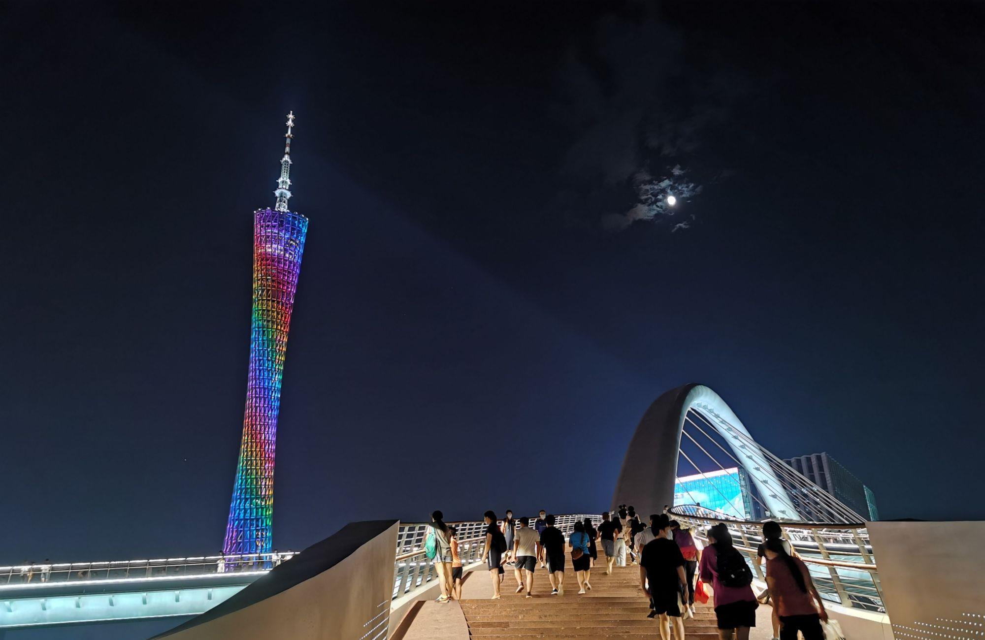 长脖子爸比说|广州首座跨珠江人行桥，有世界之冠之称，游客都爱来桥上打卡夜景