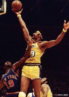张伯伦|NBA拿五双是什么概念？翻遍联盟整个历史 也就1人做到