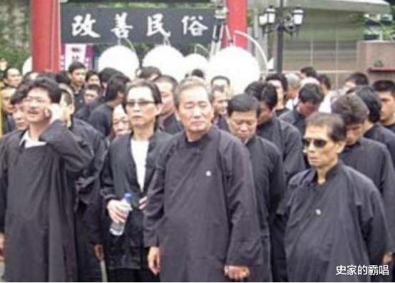 艋舺|他身高不足1米6，死后4万人主动来为他送葬，4个漂亮女儿无人敢娶