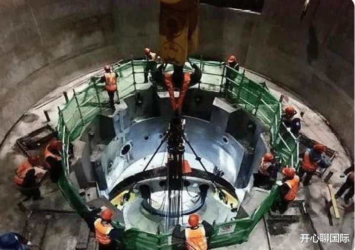 开心聊国际 河南火了！1900人火速奔赴“支援”，西方：了不起的中国人