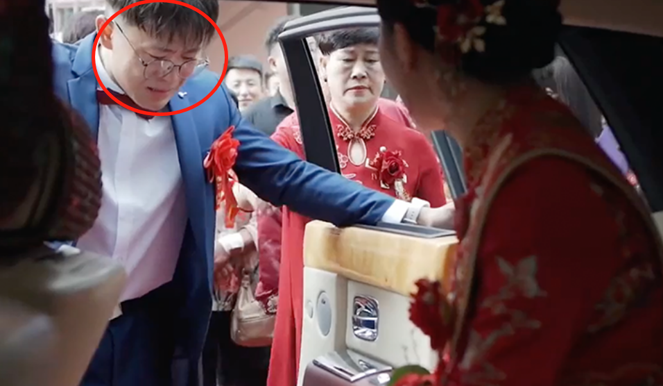 兜妈爱叨叨|河南新娘出嫁,超霸气弟弟挂横幅威胁新郎,这是娶老佛爷供着?