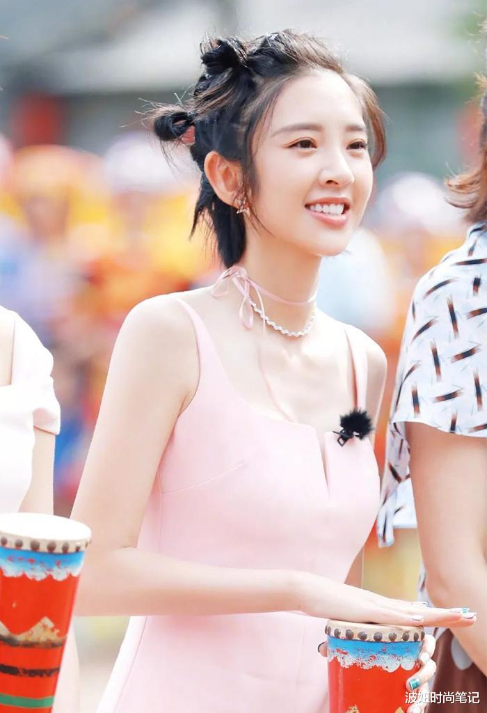 丸子头|“丸子头”已过时了！今年流行的是“苹果头”，时髦减龄、显脸小