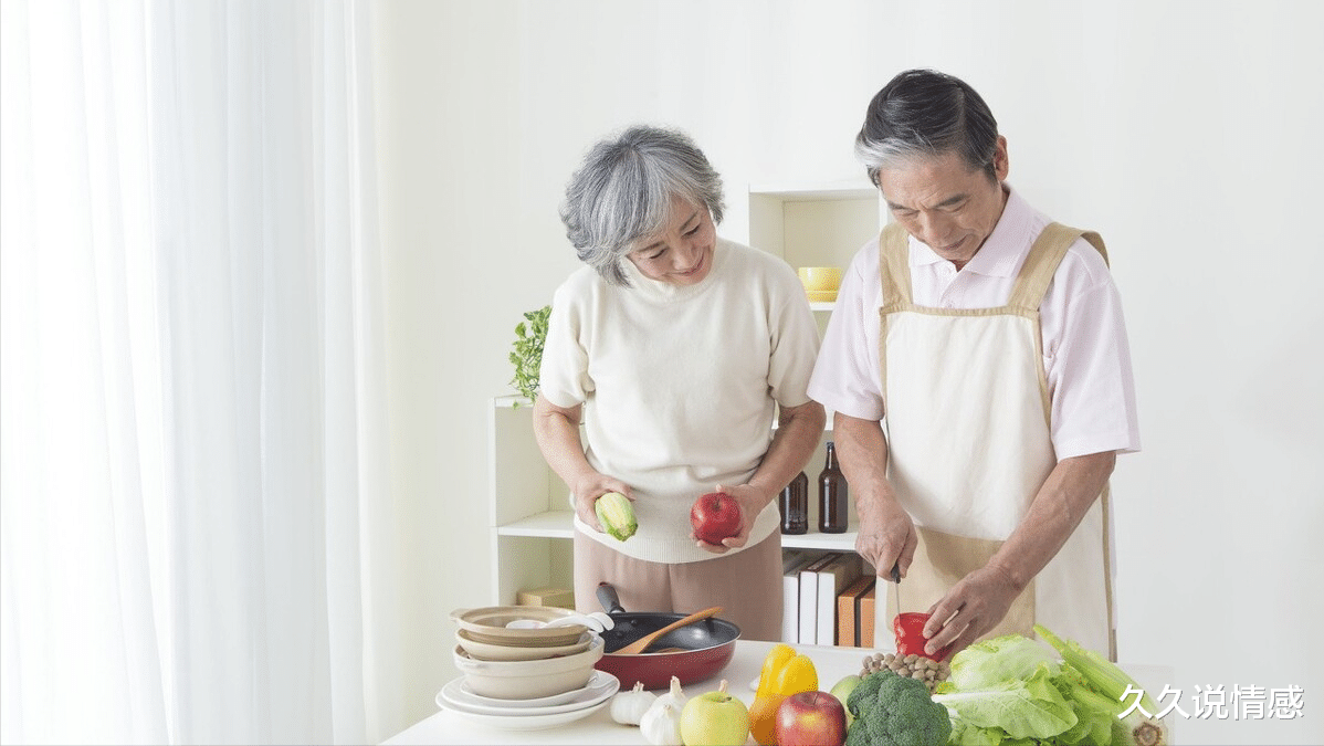 久久说情感|66岁大爷才再婚2个月就分手了,大爷:她总是背着我,早出晚归