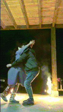 风云视角|搞笑GIF: 大妈真是老当益壮，一看在家就没少拿大爷练手吧