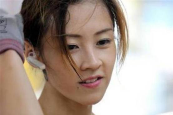 朱芊佩|“香港最美搬运工”朱芊佩：因颜值出众被富二代看中，如今怎样