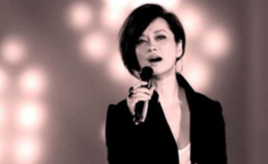 毛阿敏|韩红曾给她下跪，43岁冒险生子，毛阿敏痛失丈夫只剩260亿遗产