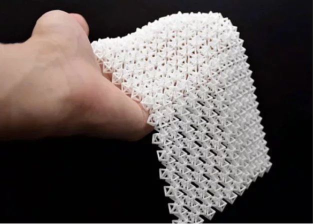  科技创新发展进入了一个新的阶段，反牛顿的高科技问世，华人科学家冲出世界