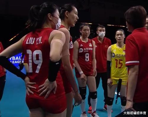 郎平|中国女排昨晚狼狈一幕，世界冠军业余失误，郎平黑脸+央视狠批