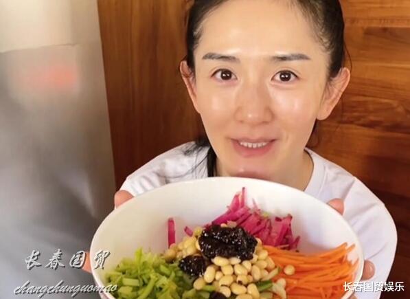 谢娜|主持人谢娜全素颜近照曝光，妆前妆后判若两人