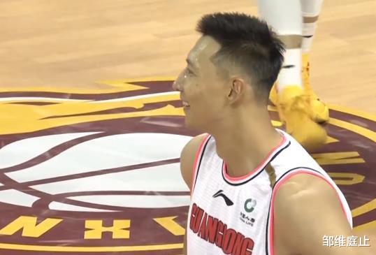 广东男篮|80-82！广东队三名老将被称赞，五人被杜锋批评，犯错过多了！