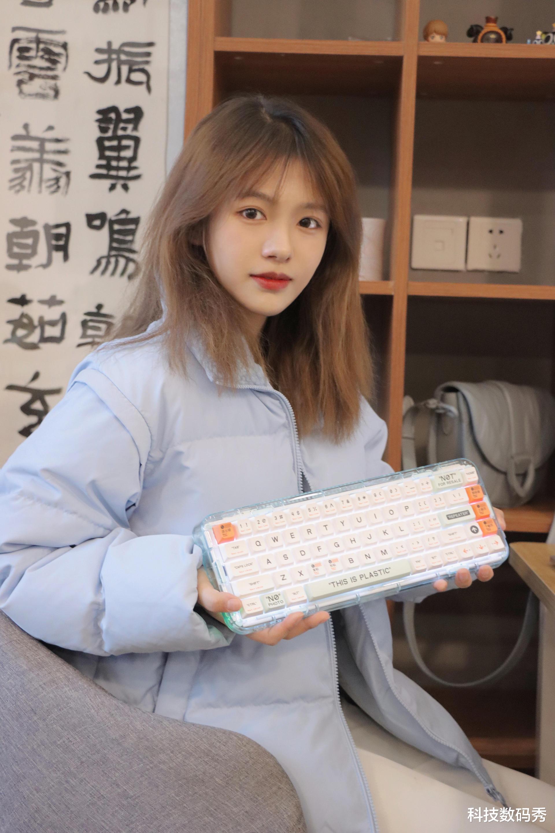机械键盘|始于颜值，终于手感，MelGeek三模机械键盘PLASTIC佳达隆银轴测评