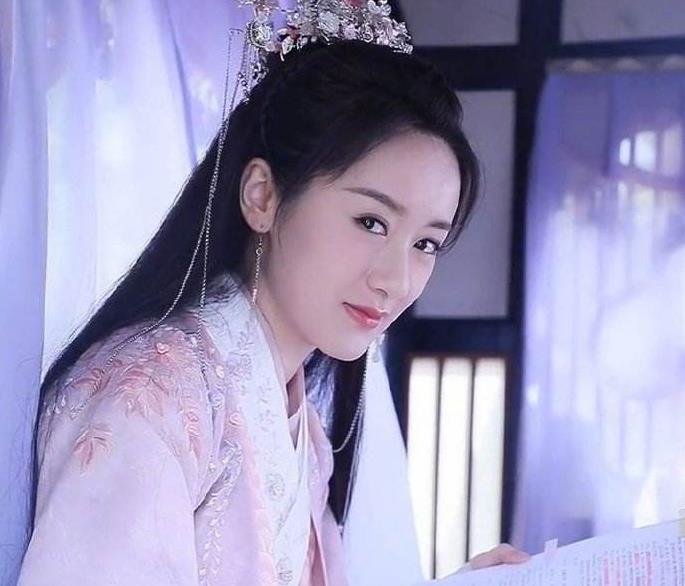 袁冰妍|袁冰妍又有新剧官宣，选定男主比她大18岁，剧情高甜又虐人