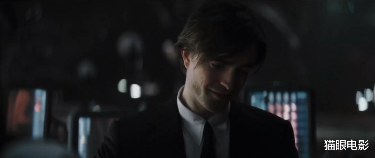 新蝙蝠侠|新蝙蝠侠画面燃爆了！蝙蝠车冒蓝火好霸气，猫女一头红发造型抢镜