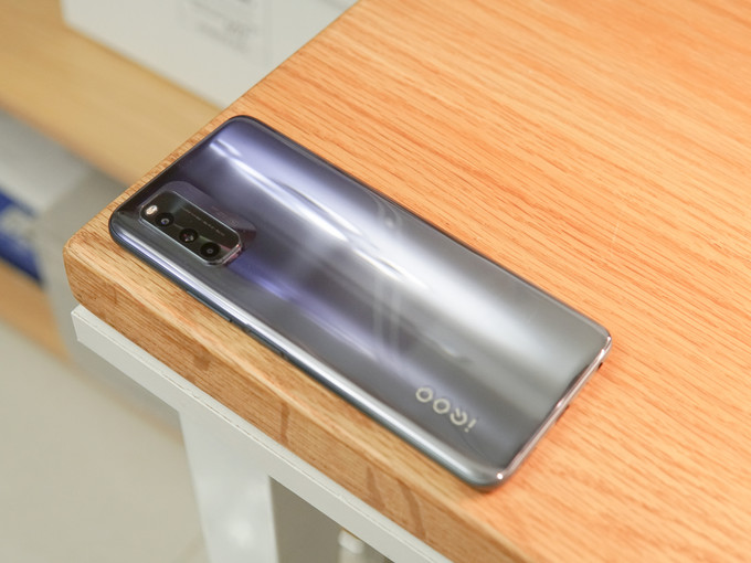 摩托罗拉|VIVO也有性价比，骁龙870+144Hz+8GB，已跌至1699元