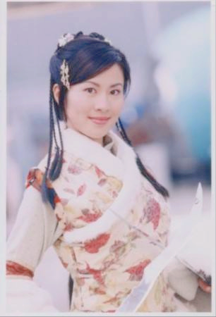 撞衫|当女明星撞衫时，林心如输了5次，52岁的陈红却赢了32岁的景甜