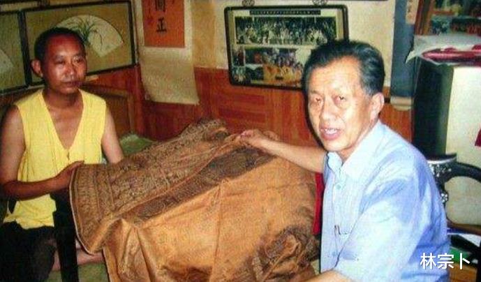 文玩|拍卖会上的一张“破被子”，被工薪族9万捡漏，后拍出1.3亿天价