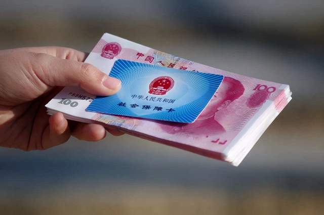 养老金 养老金17年的连涨，今年又发生了新的变化，老百姓笑得合不拢嘴