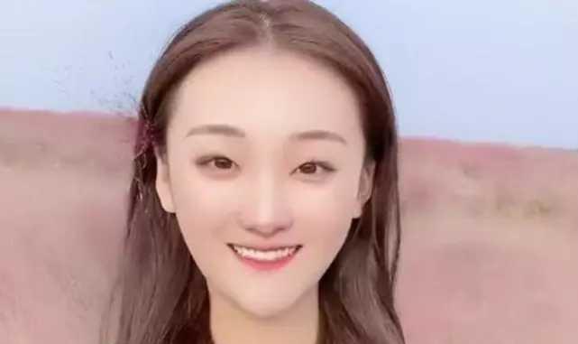 陈亚男|陈亚男官宣重归直播界！将于元旦正式开播，双手比心喊话大家多支持