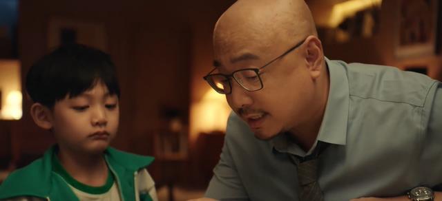 吴洪娜聊说育儿|爸爸辅导孩子作业,气到下巴脱臼,辅导孩子写作业有那么难吗?