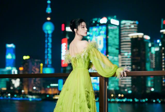 范冰冰|范冰冰刚过完年就官宣“喜讯”，四字文案让粉丝欢呼：终于等到了