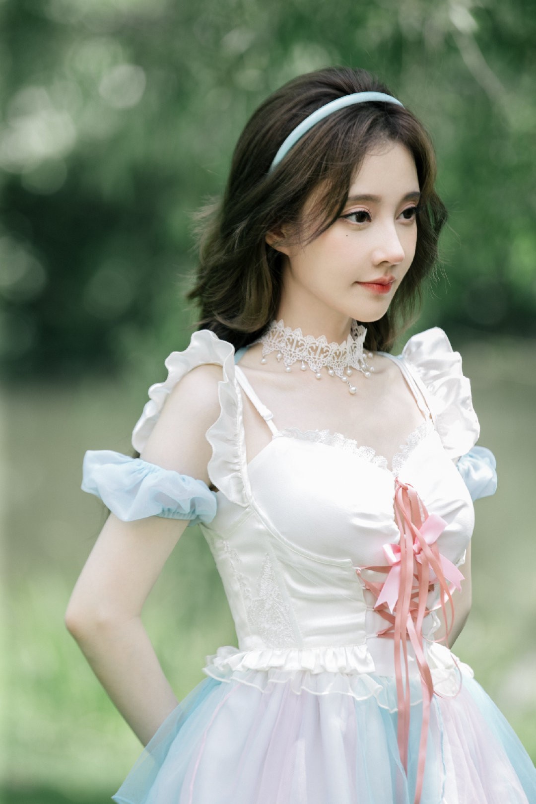 赵丽颖|靠声线走红，又发布练舞视频，冯提莫的风格要有大变化！