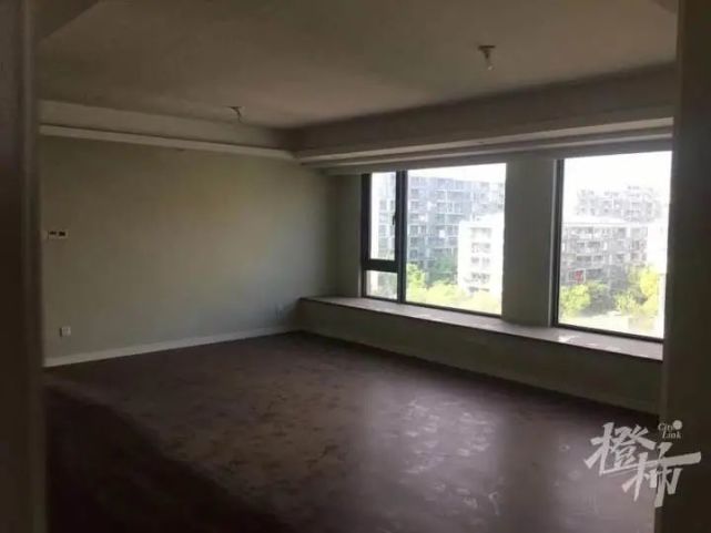 大门|1元起拍的法拍房836万元成交！部分银行暂停“法拍贷”