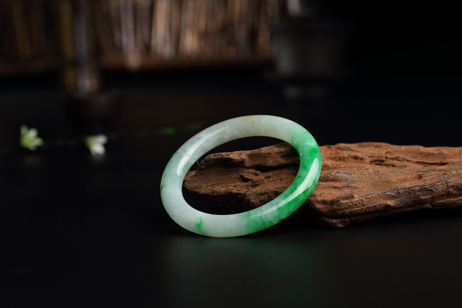 哈轩翡翠|不知道怎么变现手中的翡翠?有6大渠道可以选择