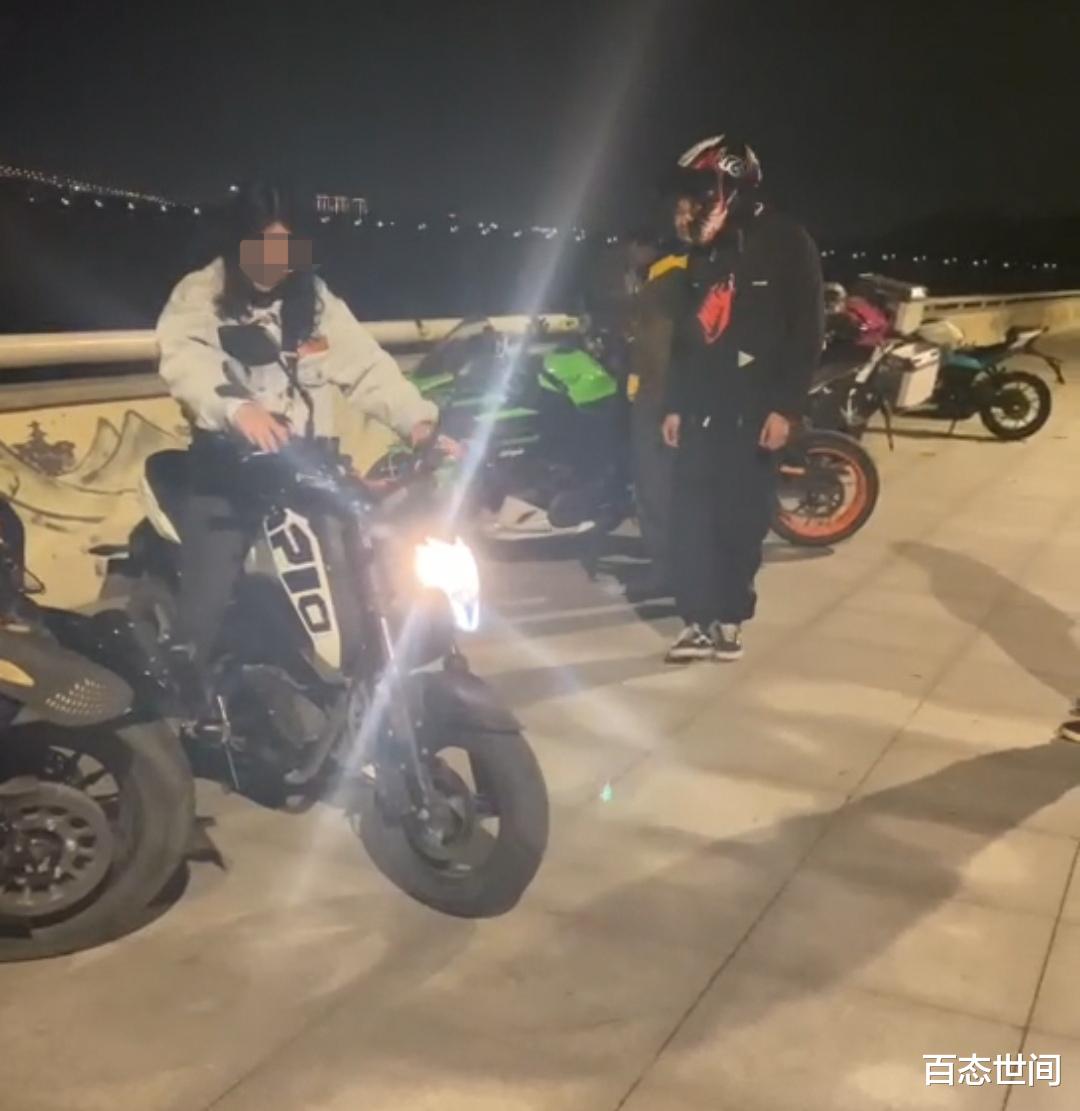 百态世间 杭州女子试驾他人摩托，弯道撞墙后从平台坠落，口鼻流血痛苦呻吟