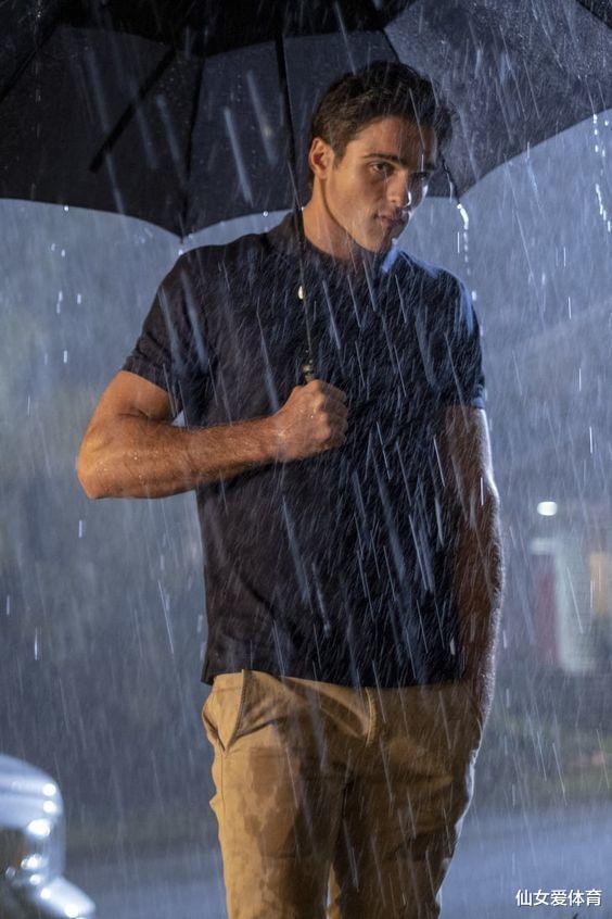 好莱坞|分手超模、秒恋星二代网红？好莱坞97年鲜肉遭群嘲：靠女人上位