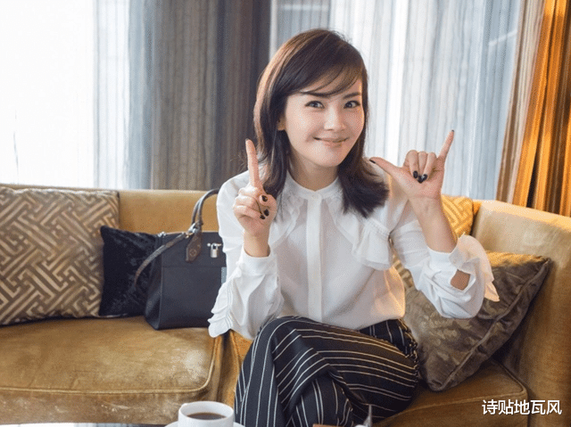 吻戏|42岁刘涛太自信，直播粗鲁卸掉全妆，素颜状态观众都看愣了