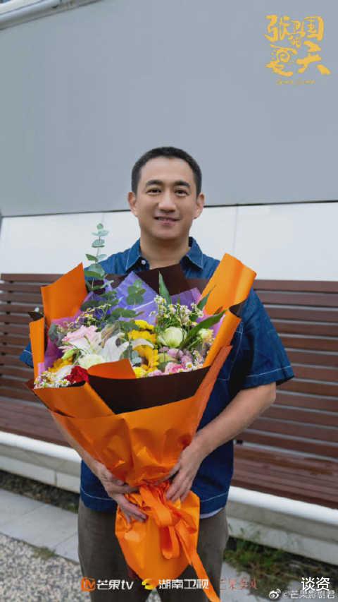 黄磊|50岁黄磊暴瘦， 身形消瘦尖下巴明显，颜值回春，摆脱中年油腻大叔