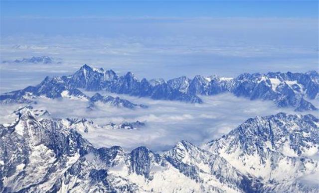 喜马拉雅山是“空心”的？科学家发现秘密，内部有神秘世界！